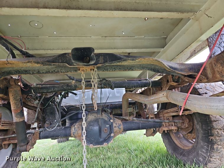 image for item EI3719 2015 Nissan Frontier  flatbed pickup truck