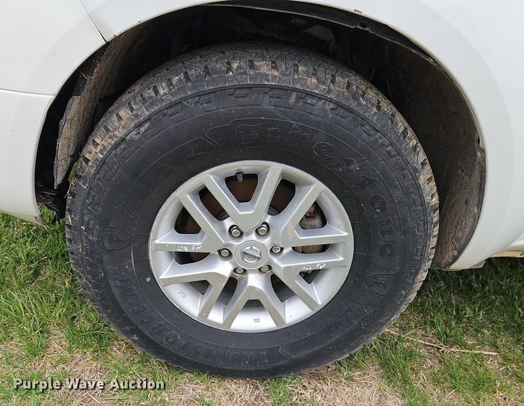 image for item EI3719 2015 Nissan Frontier  flatbed pickup truck