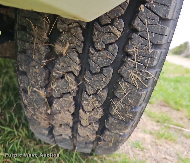 image for item EI3719 2015 Nissan Frontier  flatbed pickup truck