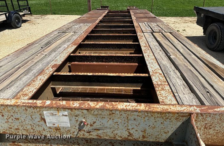 image for item EJ0567 2007 Interstate 50DLA equipment trailer