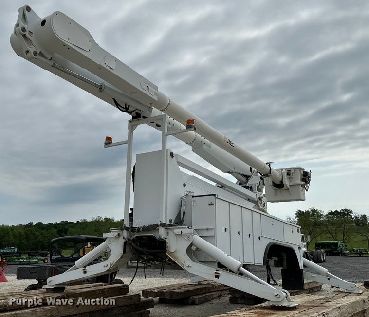 image for item EJ0587 Altec bucket truck bed