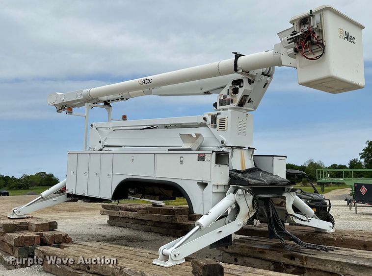 image for item EJ0587 Altec bucket truck bed