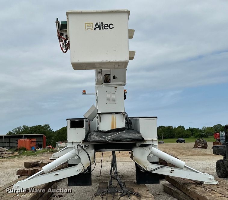 image for item EJ0587 Altec bucket truck bed