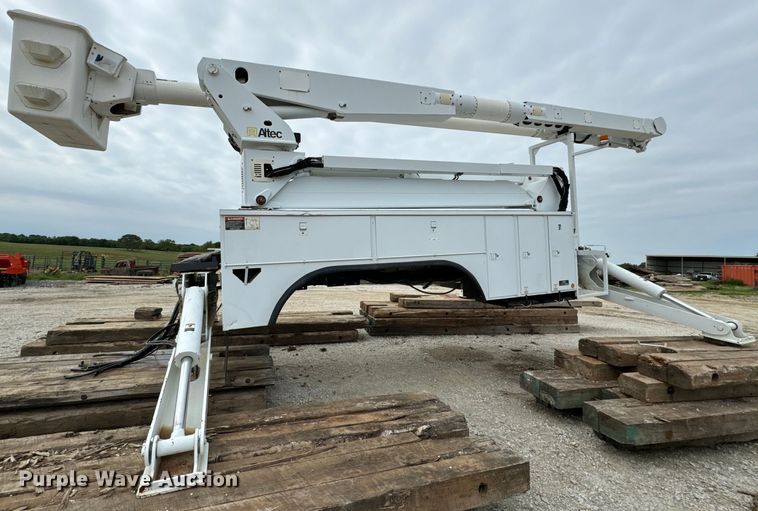 image for item EJ0587 Altec bucket truck bed