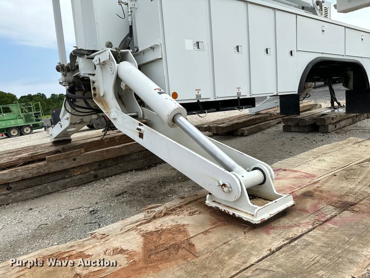 image for item EJ0587 Altec bucket truck bed