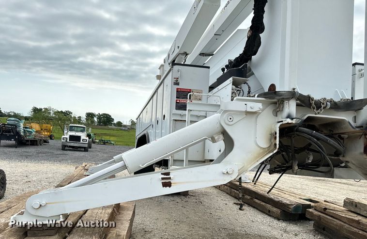 image for item EJ0587 Altec bucket truck bed