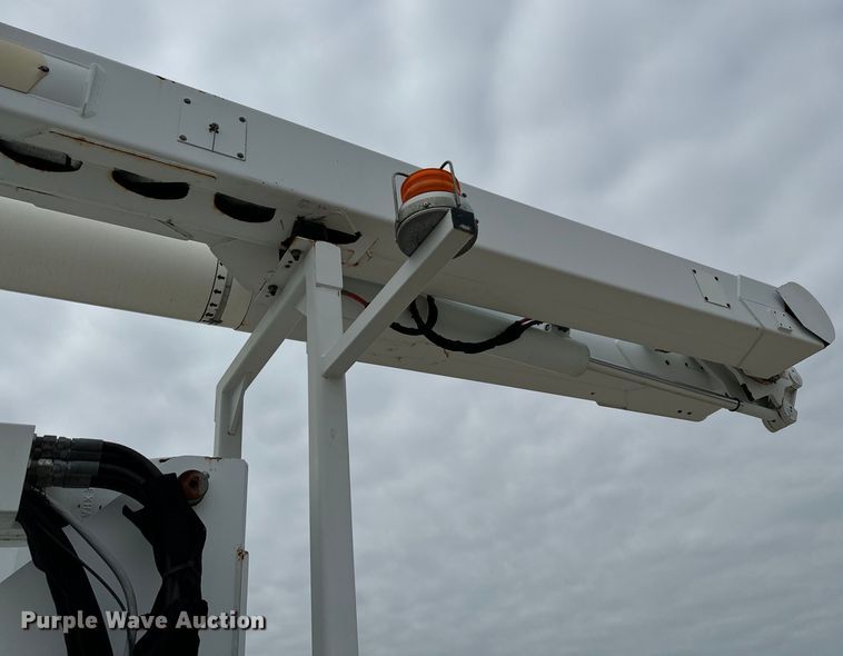 image for item EJ0587 Altec bucket truck bed