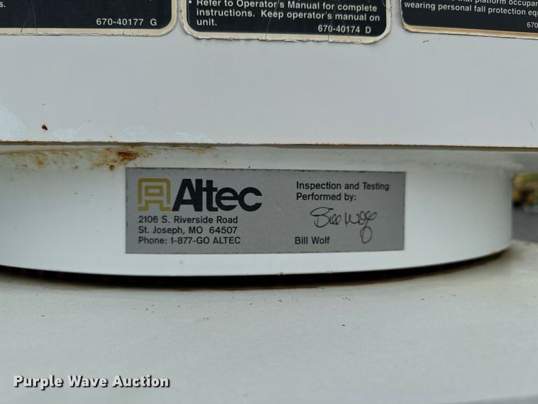 image for item EJ0587 Altec bucket truck bed