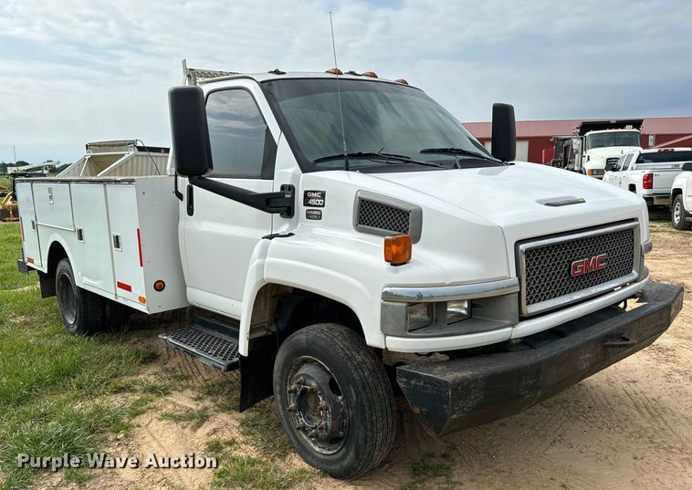 image for item EJ0588 2003 GMC C4500 utility / service truck
