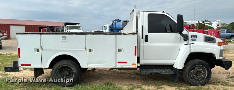 image for item EJ0588 2003 GMC C4500 utility / service truck
