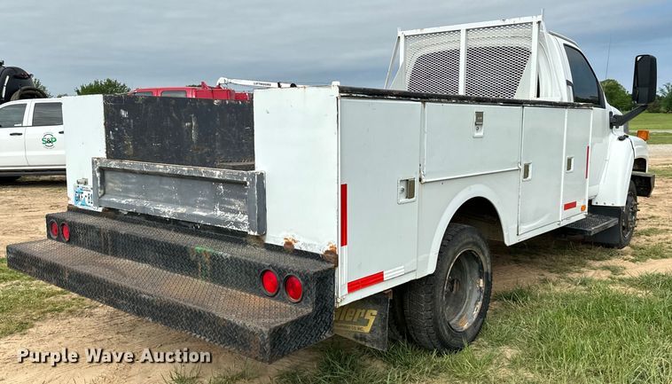 image for item EJ0588 2003 GMC C4500 utility / service truck