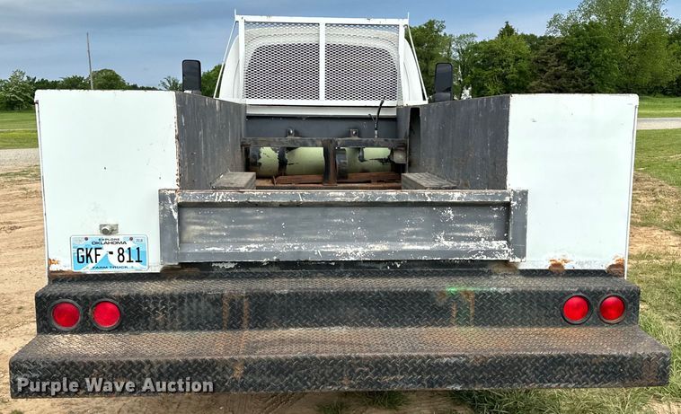 image for item EJ0588 2003 GMC C4500 utility / service truck