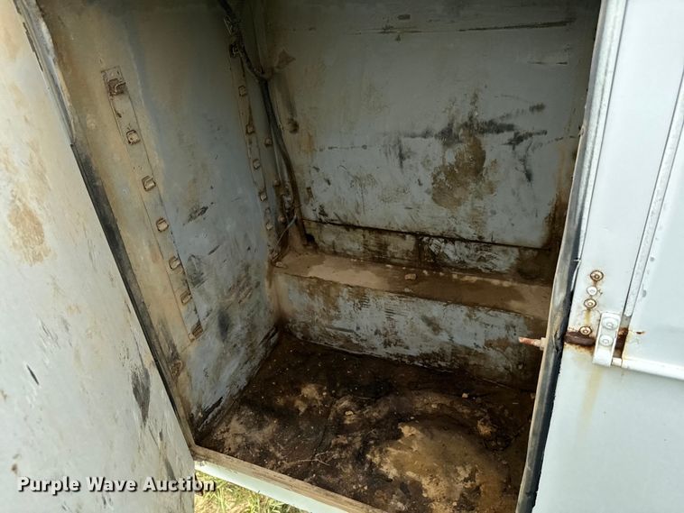 image for item EJ0588 2003 GMC C4500 utility / service truck