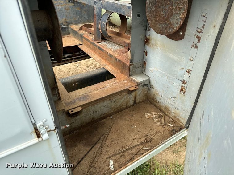 image for item EJ0588 2003 GMC C4500 utility / service truck