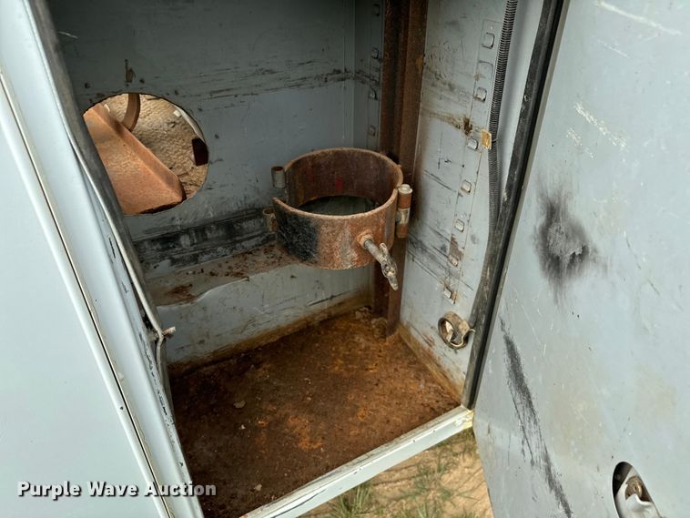 image for item EJ0588 2003 GMC C4500 utility / service truck