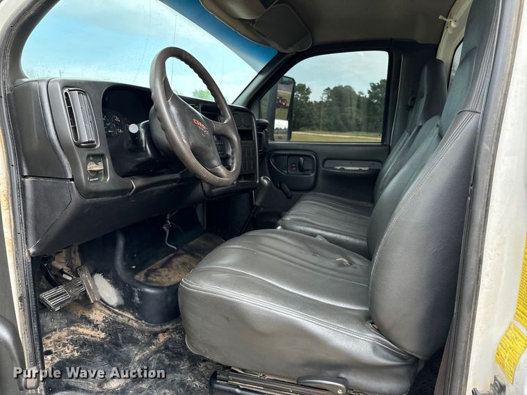 image for item EJ0588 2003 GMC C4500 utility / service truck