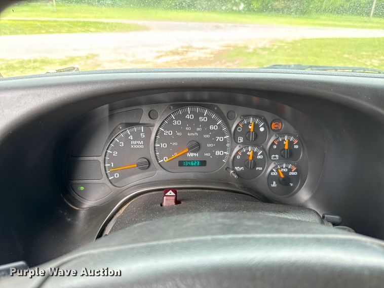 image for item EJ0588 2003 GMC C4500 utility / service truck