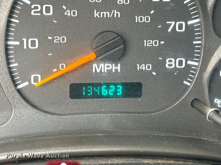 image for item EJ0588 2003 GMC C4500 utility / service truck