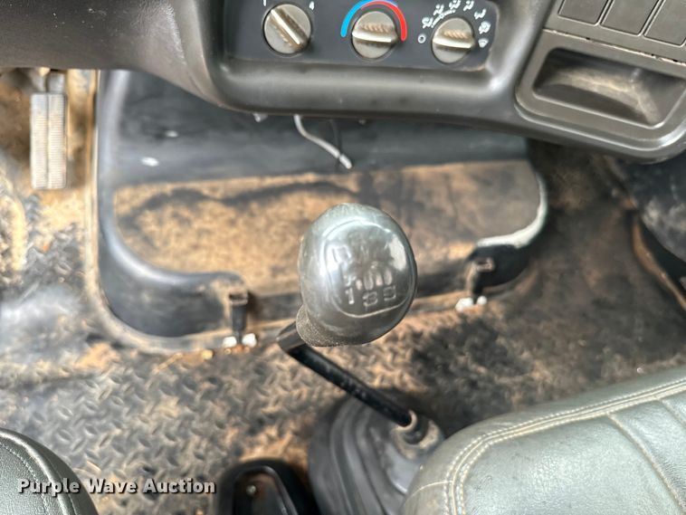 image for item EJ0588 2003 GMC C4500 utility / service truck