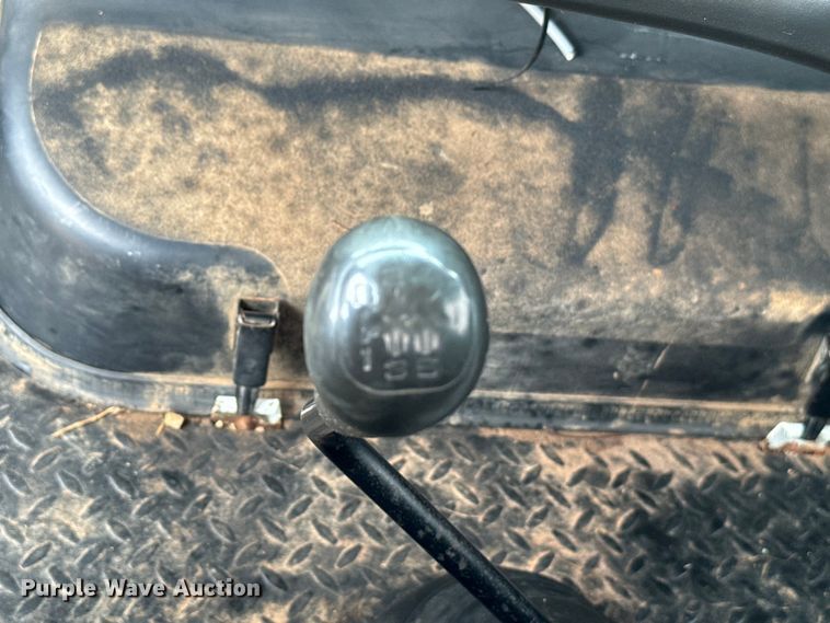 image for item EJ0588 2003 GMC C4500 utility / service truck