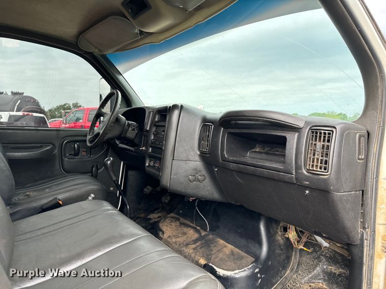 image for item EJ0588 2003 GMC C4500 utility / service truck