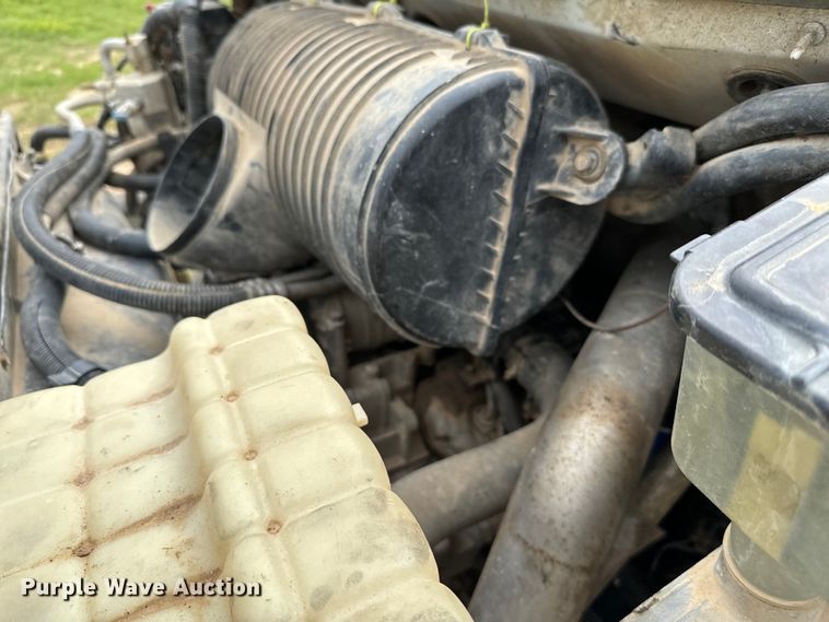 image for item EJ0588 2003 GMC C4500 utility / service truck