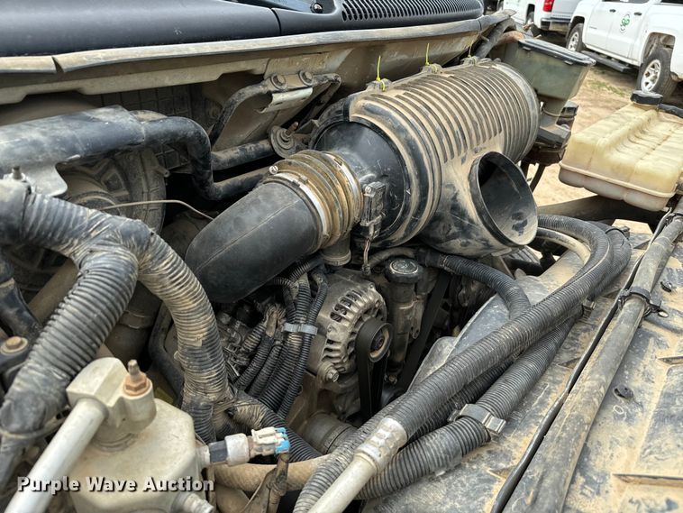 image for item EJ0588 2003 GMC C4500 utility / service truck