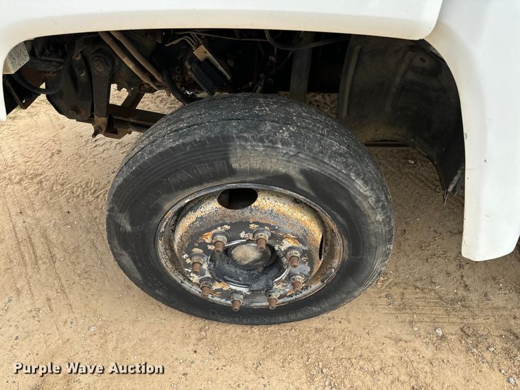 image for item EJ0588 2003 GMC C4500 utility / service truck