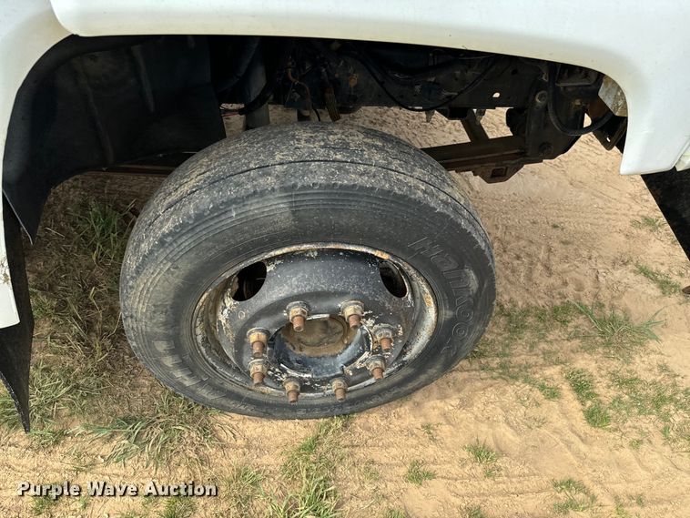 image for item EJ0588 2003 GMC C4500 utility / service truck