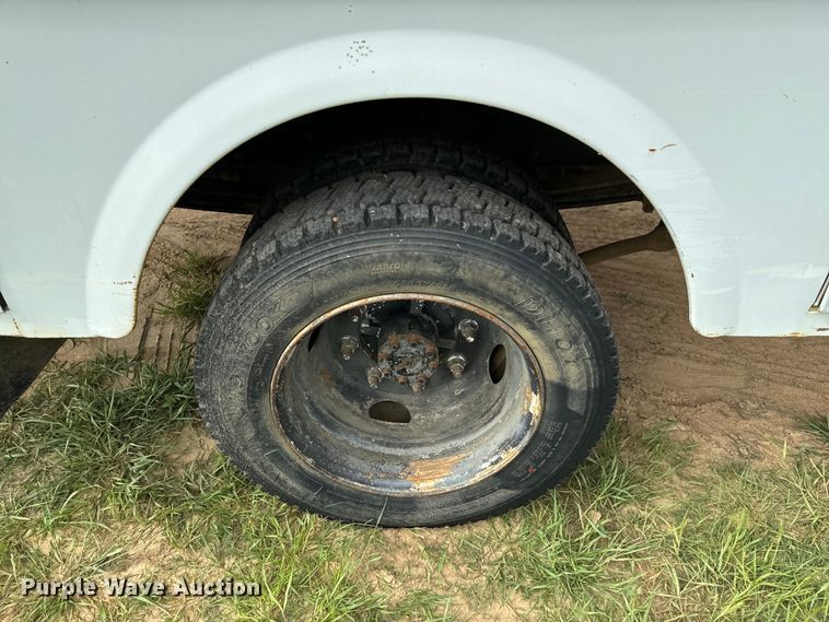 image for item EJ0588 2003 GMC C4500 utility / service truck