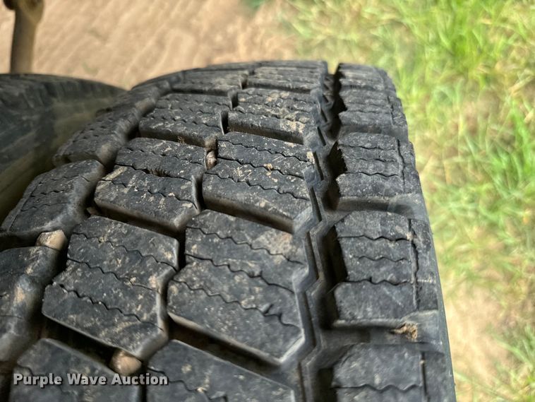 image for item EJ0588 2003 GMC C4500 utility / service truck