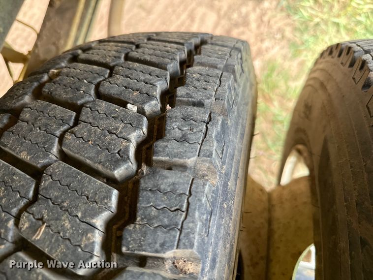 image for item EJ0588 2003 GMC C4500 utility / service truck