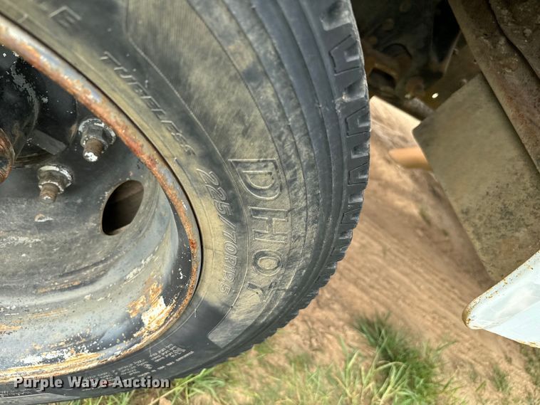 image for item EJ0588 2003 GMC C4500 utility / service truck