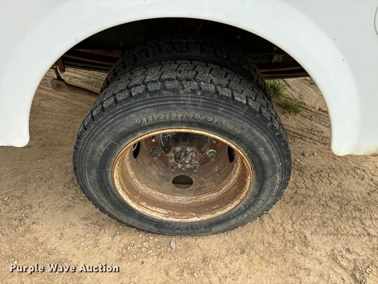 image for item EJ0588 2003 GMC C4500 utility / service truck