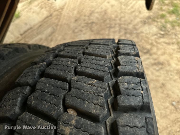 image for item EJ0588 2003 GMC C4500 utility / service truck