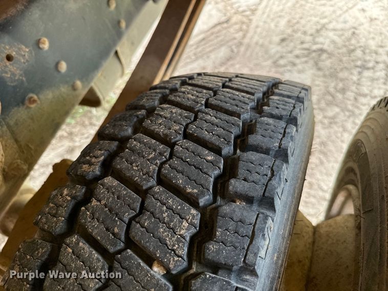 image for item EJ0588 2003 GMC C4500 utility / service truck