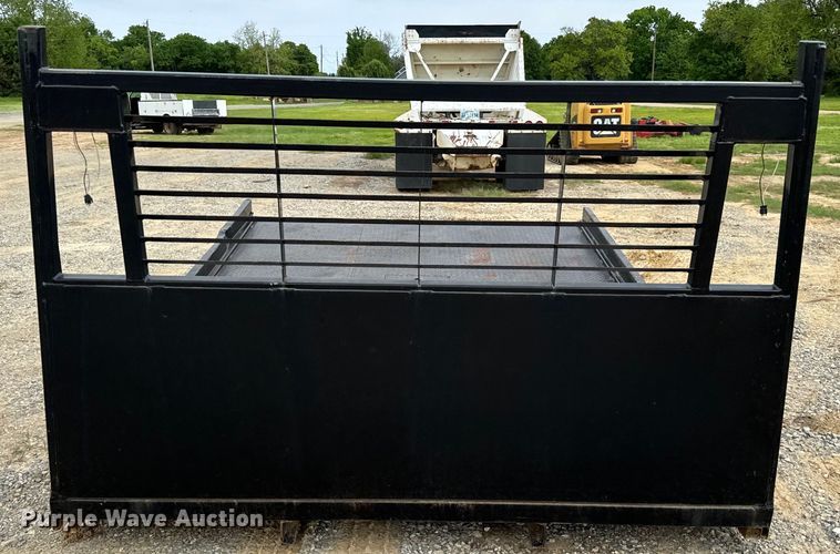 image for item EJ0588 2003 GMC C4500 utility / service truck