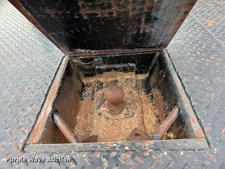 image for item EJ0588 2003 GMC C4500 utility / service truck