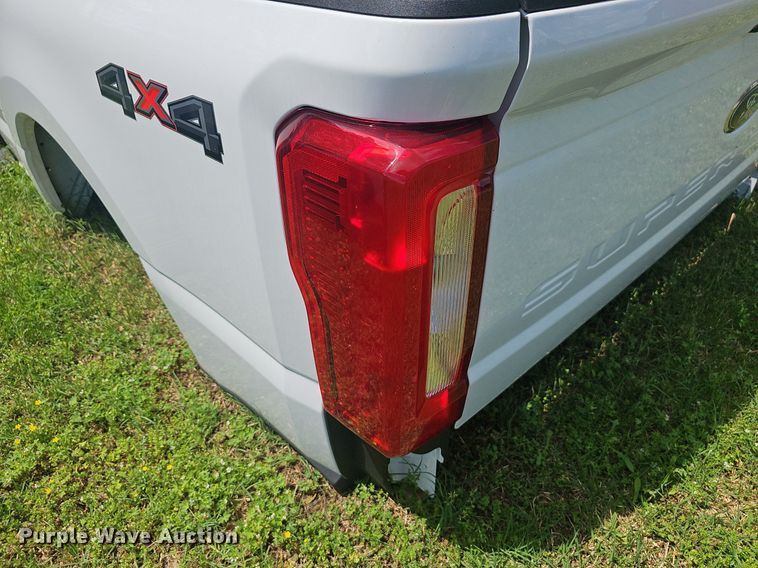 image for item EJ5355 Ford F250 Pickup truck bed