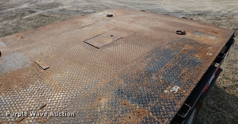 image for item EJ5965 2011 Chevrolet  Silverado 3500 HD Crew Cab flatbed pickup truck