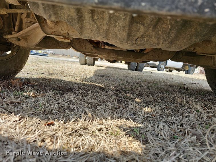 image for item EJ5965 2011 Chevrolet  Silverado 3500 HD Crew Cab flatbed pickup truck