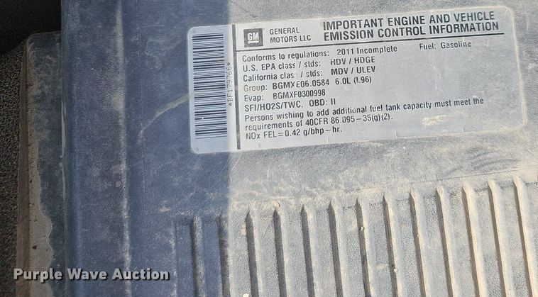 image for item EJ5965 2011 Chevrolet  Silverado 3500 HD Crew Cab flatbed pickup truck