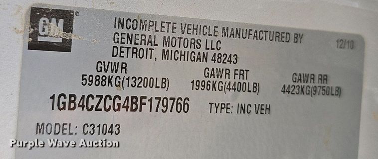 image for item EJ5965 2011 Chevrolet  Silverado 3500 HD Crew Cab flatbed pickup truck