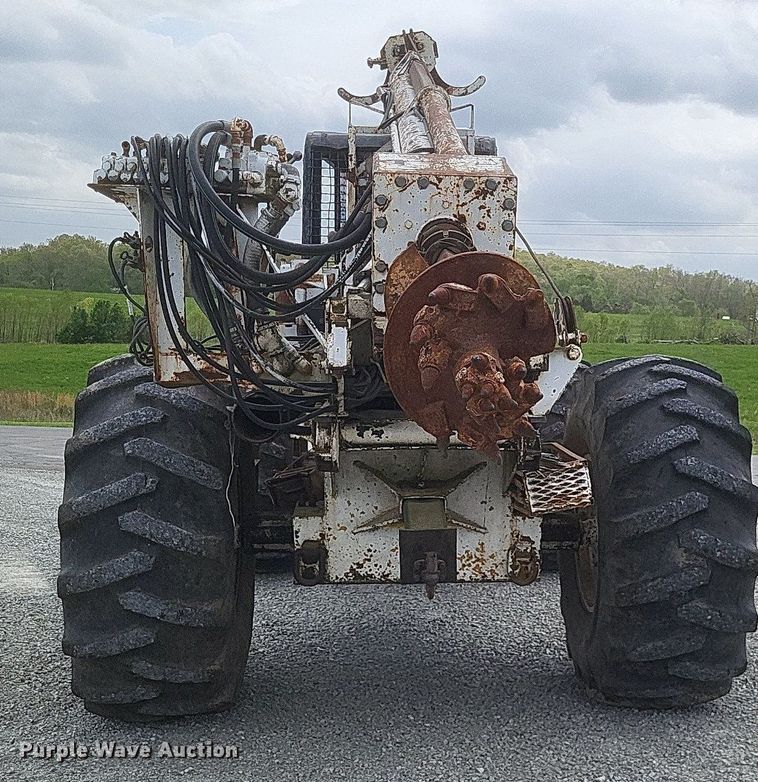 image for item EJ7924 1979 John Deere 540B skidder