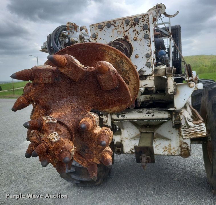 image for item EJ7924 1979 John Deere 540B skidder