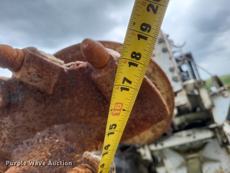 image for item EJ7924 1979 John Deere 540B skidder