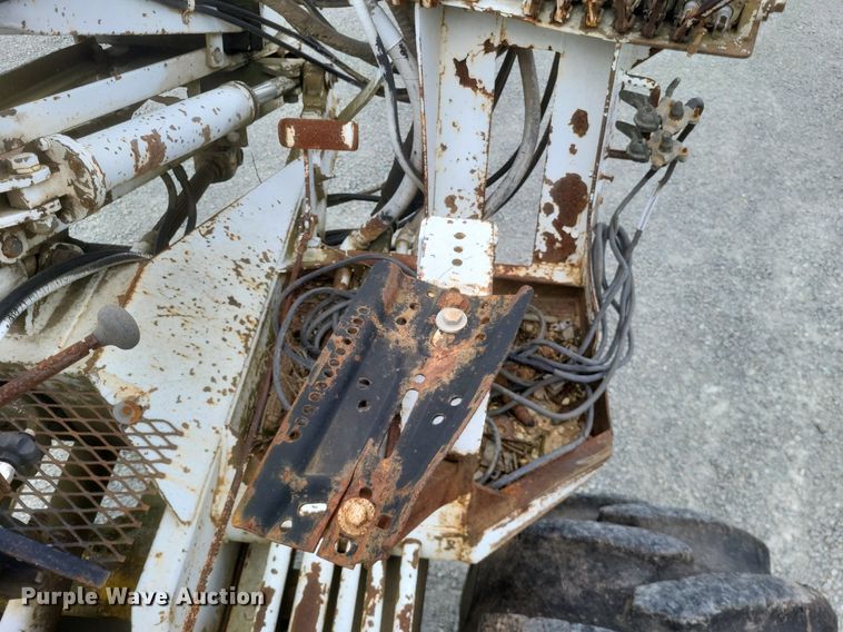 image for item EJ7924 1979 John Deere 540B skidder