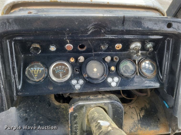 image for item EJ7924 1979 John Deere 540B skidder