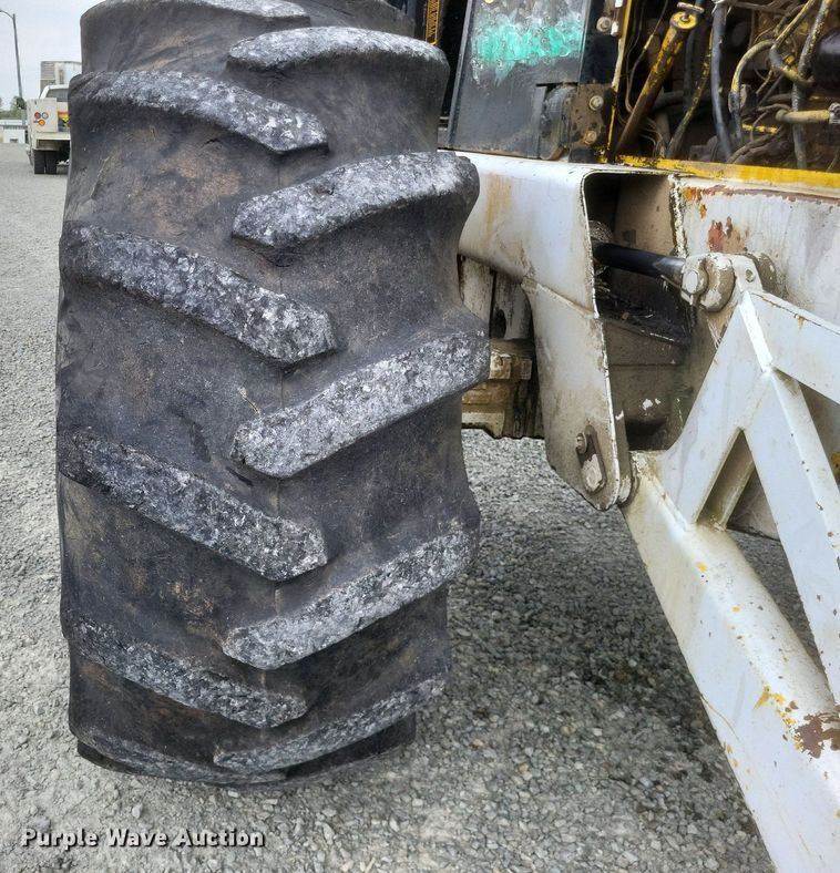 image for item EJ7924 1979 John Deere 540B skidder