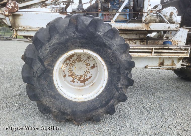 image for item EJ7924 1979 John Deere 540B skidder